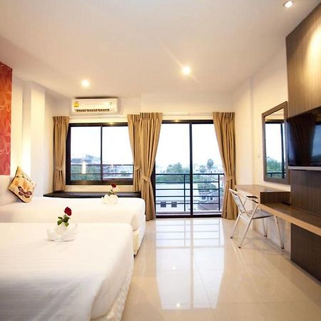 Chill Patong Hotel Esterno foto