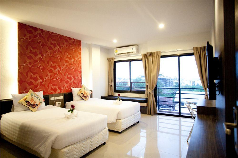 Chill Patong Hotel Esterno foto