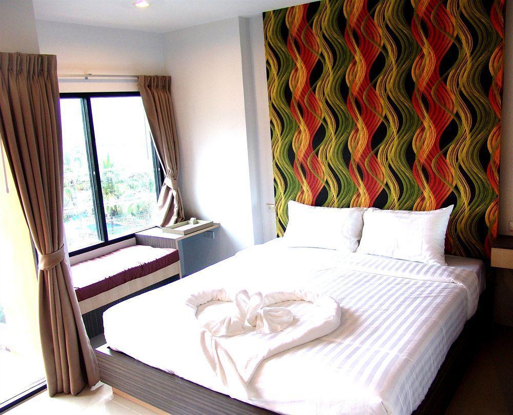 Chill Patong Hotel Esterno foto