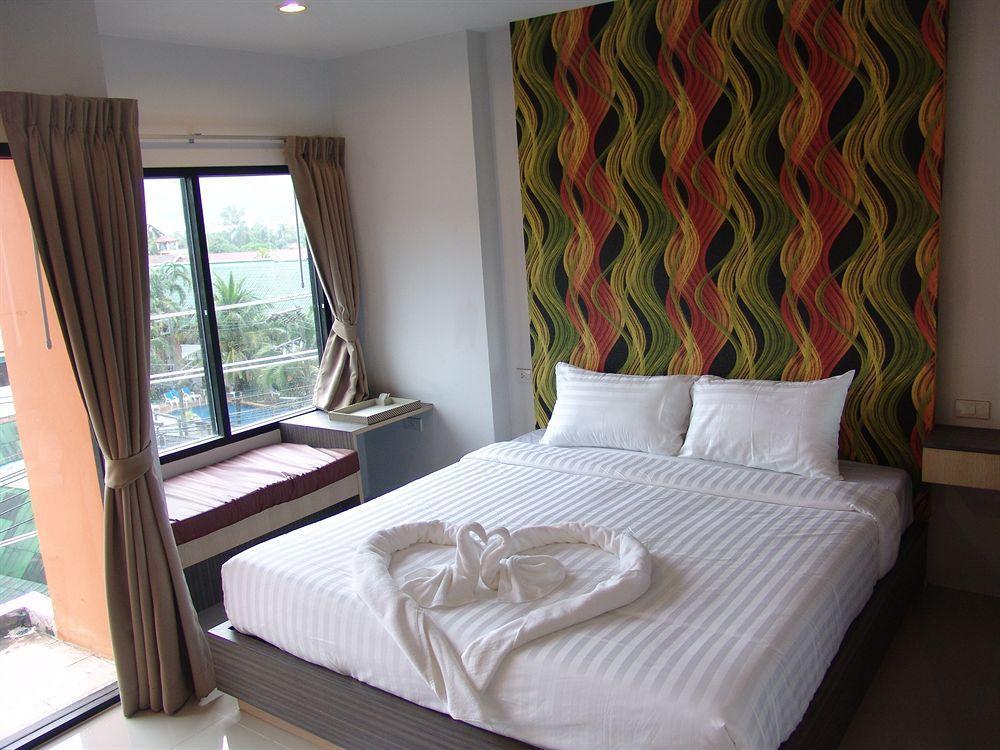Chill Patong Hotel Esterno foto