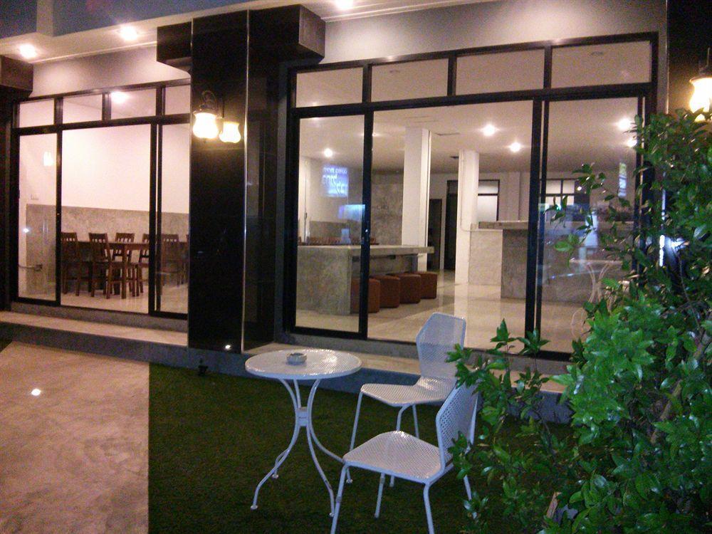 Chill Patong Hotel Esterno foto