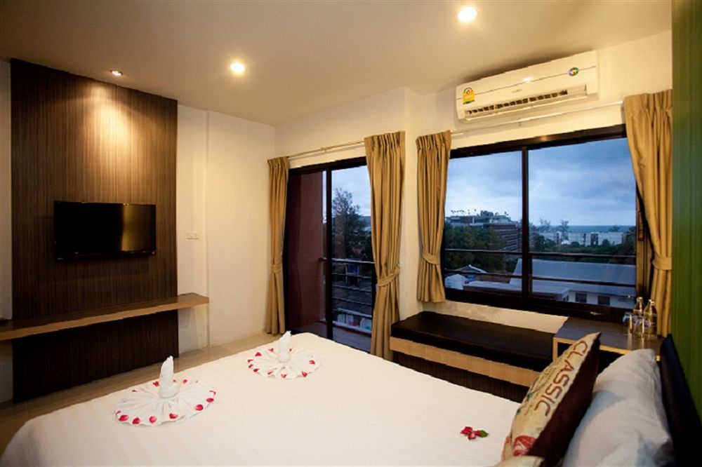 Chill Patong Hotel Esterno foto