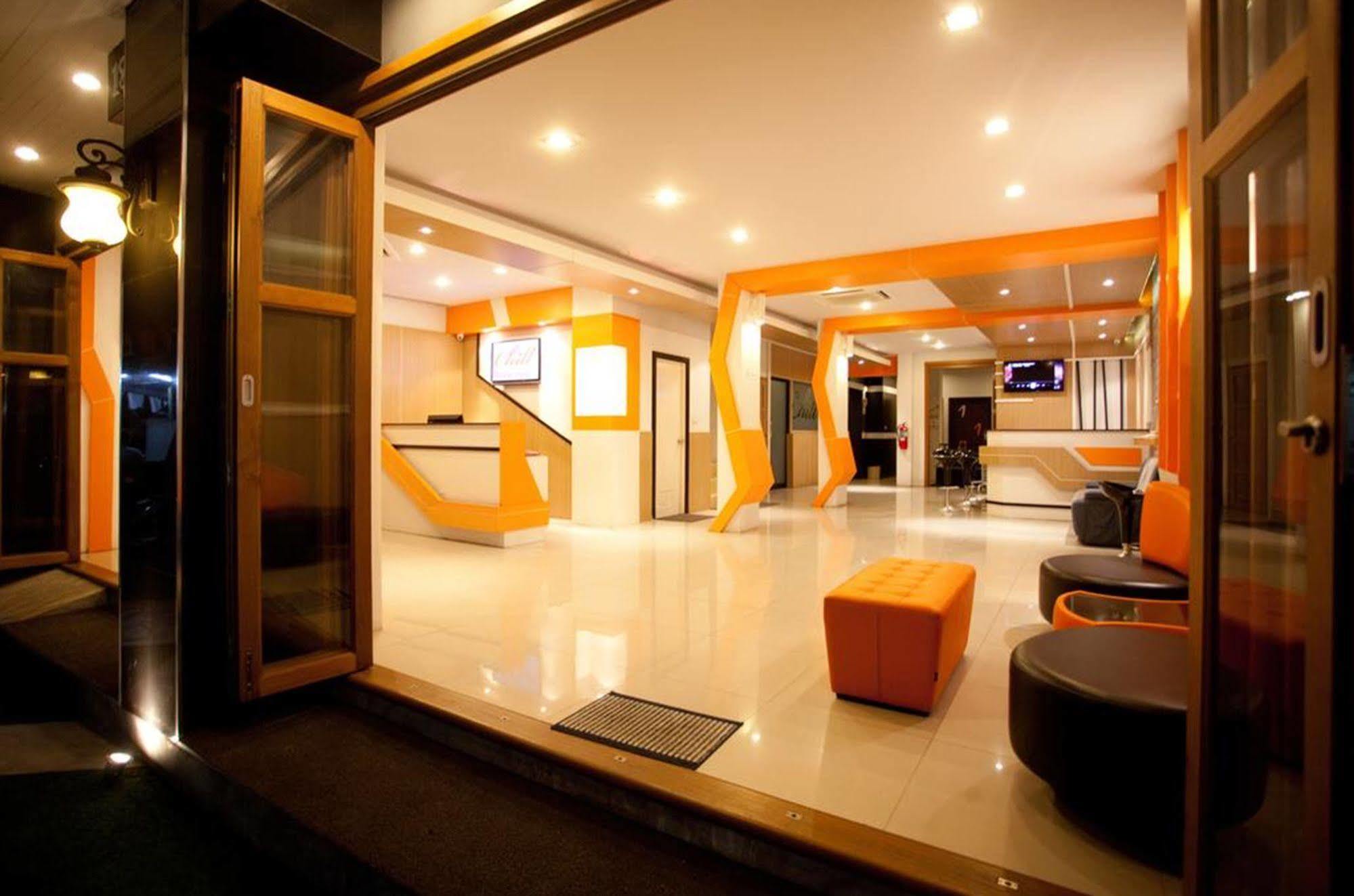 Chill Patong Hotel Esterno foto