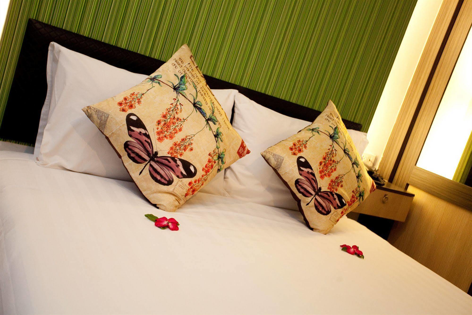 Chill Patong Hotel Esterno foto